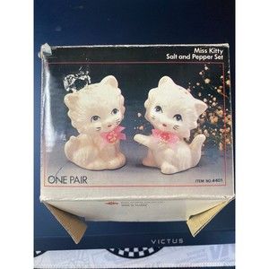 Vintage ceramic miss kitty salt and pepper shakers 1988